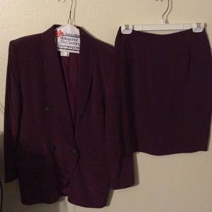 Hugo Buscati Milano skirt suit, size 6, $40.